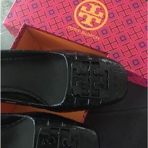 Tory Burch 2" heel shoes new in box ladies 7 soft crock emboss